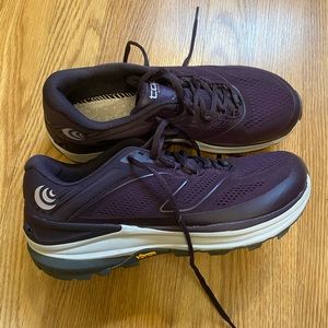 Topo Ultraventure Women’s Trail Running Shoes size 8.5 — EUC, 6 miles on them!